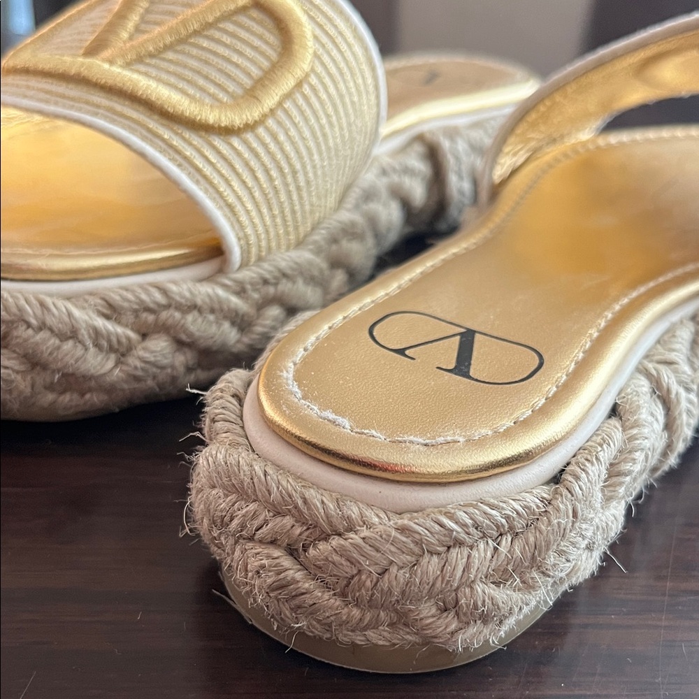 Valentino Garavani VLogo Gold Espadrille Sandals Raffia - Picture 8 of 9